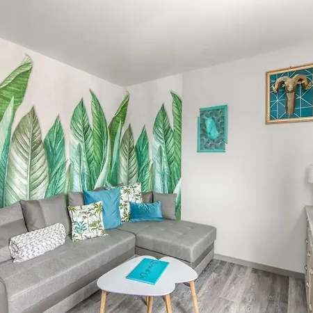 Naturea- * Saint-Julien-les-Villas